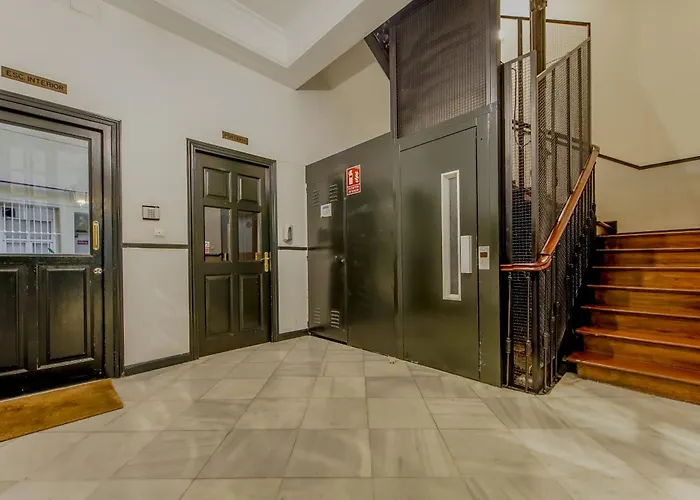 Modern Apt Para 6Pax En La Plaza De Tirso-Centro E1
