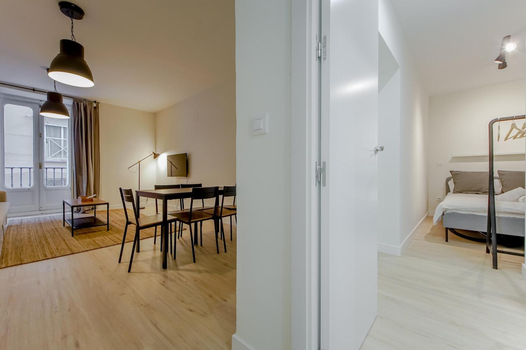 Apartament Modern 6pax En La Plaza De Tirso-centro E1 *