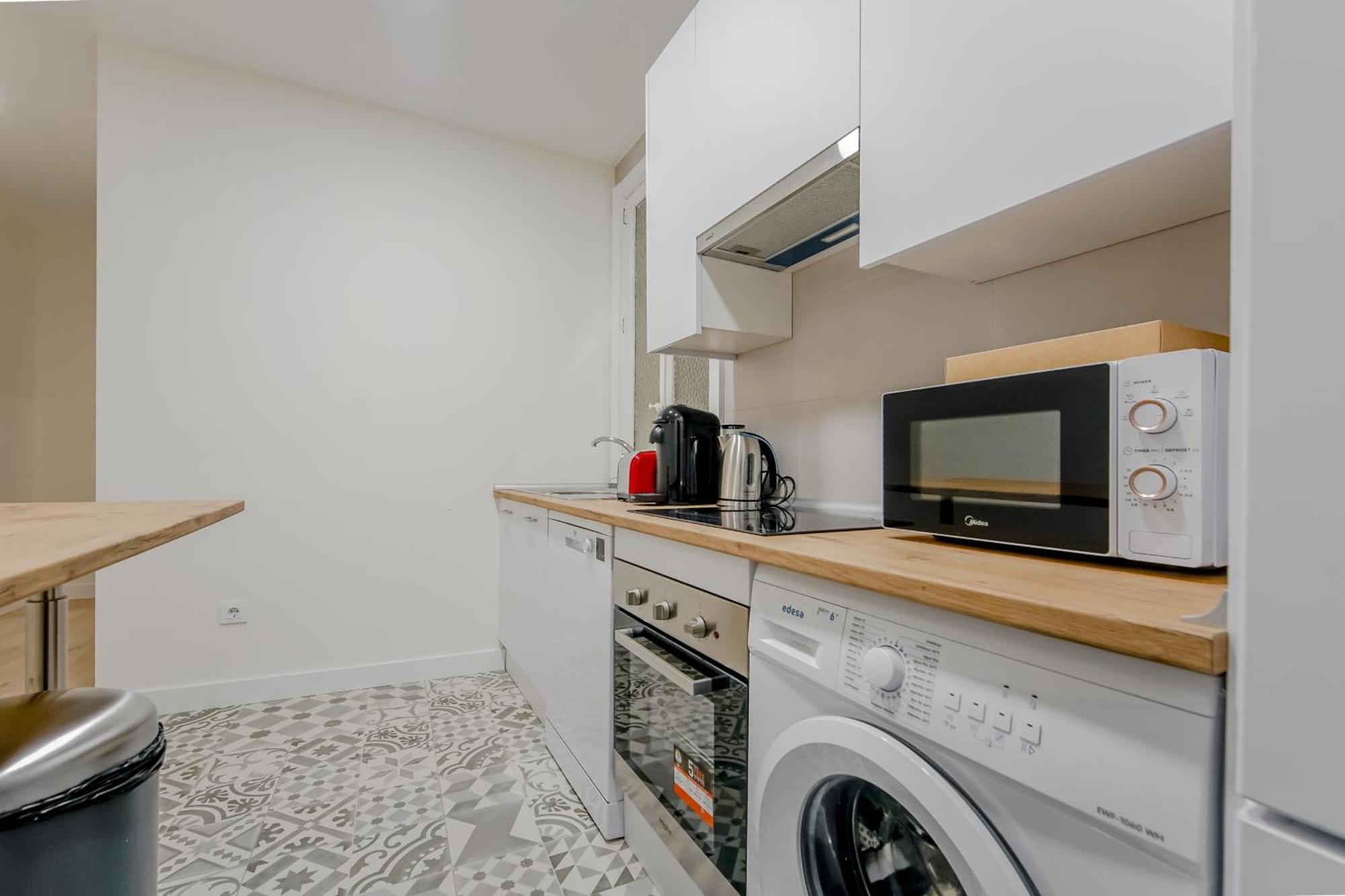 Apartament Modern 6pax En La Plaza De Tirso-centro E1 *