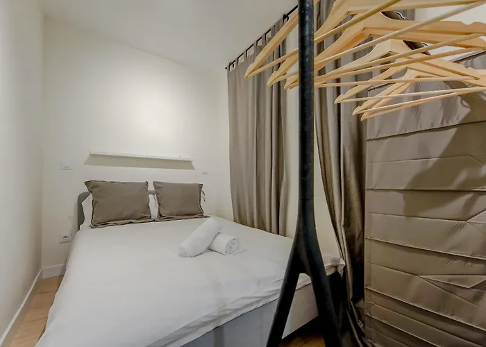 Modern Apt Para 6Pax En La Plaza De Tirso-Centro E1